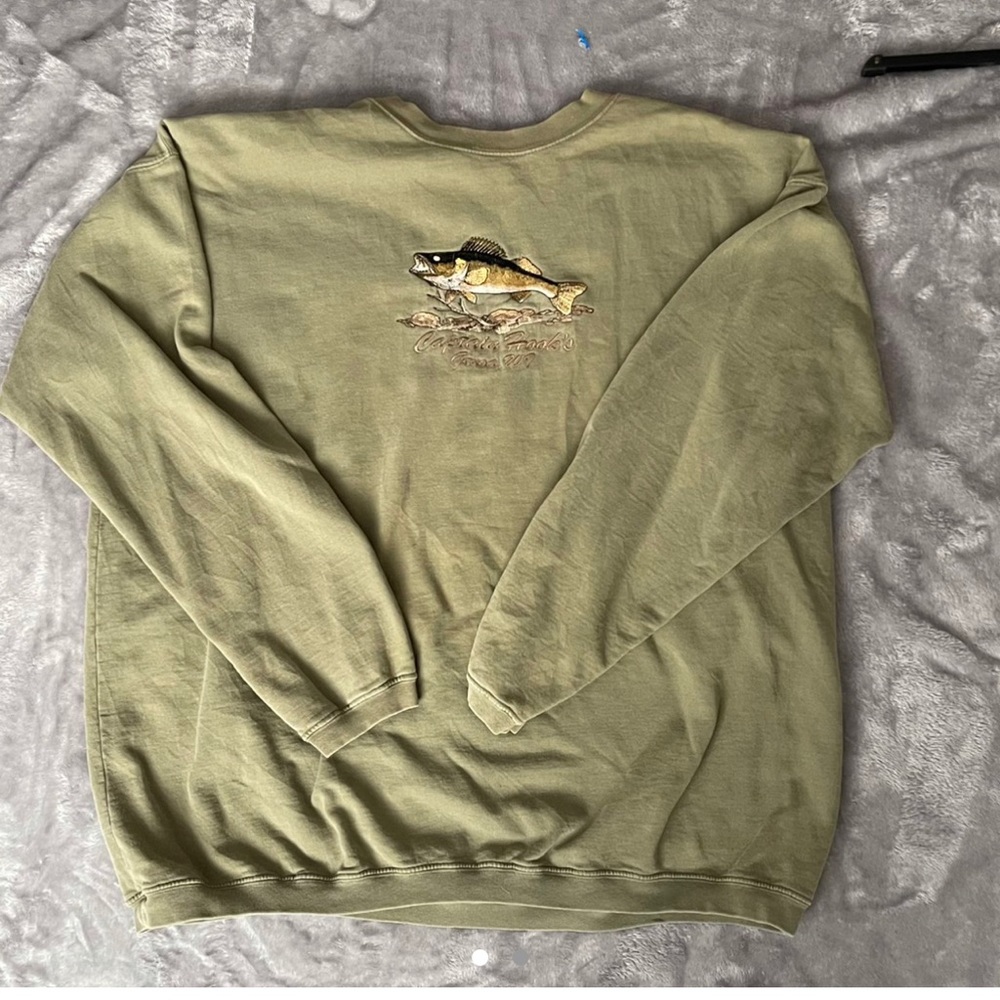 Bass fish crewneck pullover